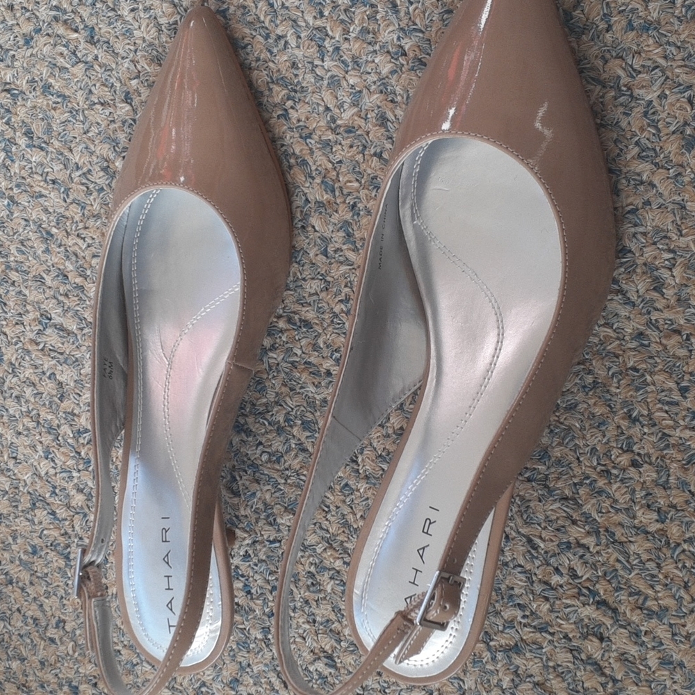 Tahari Slingback Patent Leather Kitten Heels SIZE 6.5M Beige